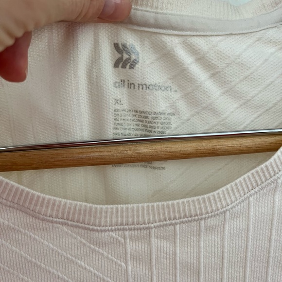 Workout top - Picture 2 of 2